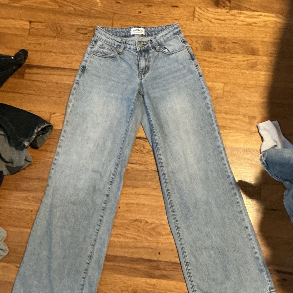 Light Wash Wide-Leg Women’s Jeans - Classic High Rise